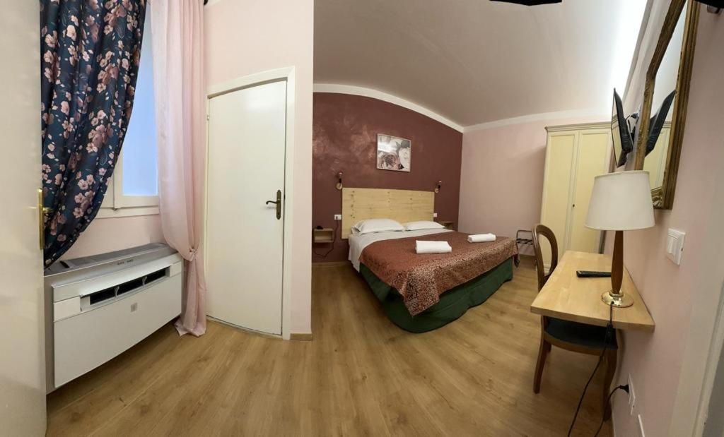Piccolo Hotel Con Access Ztl !!! Nel Centro Storico Di Firenze !!! Exterior foto