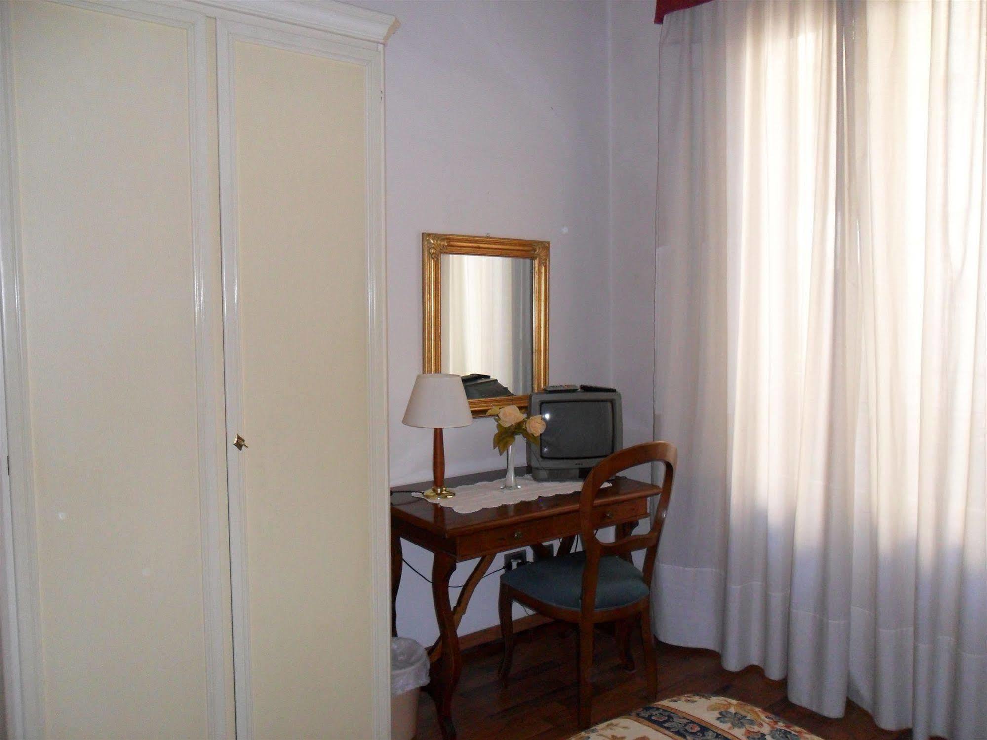 Piccolo Hotel Con Access Ztl !!! Nel Centro Storico Di Firenze !!! Exterior foto