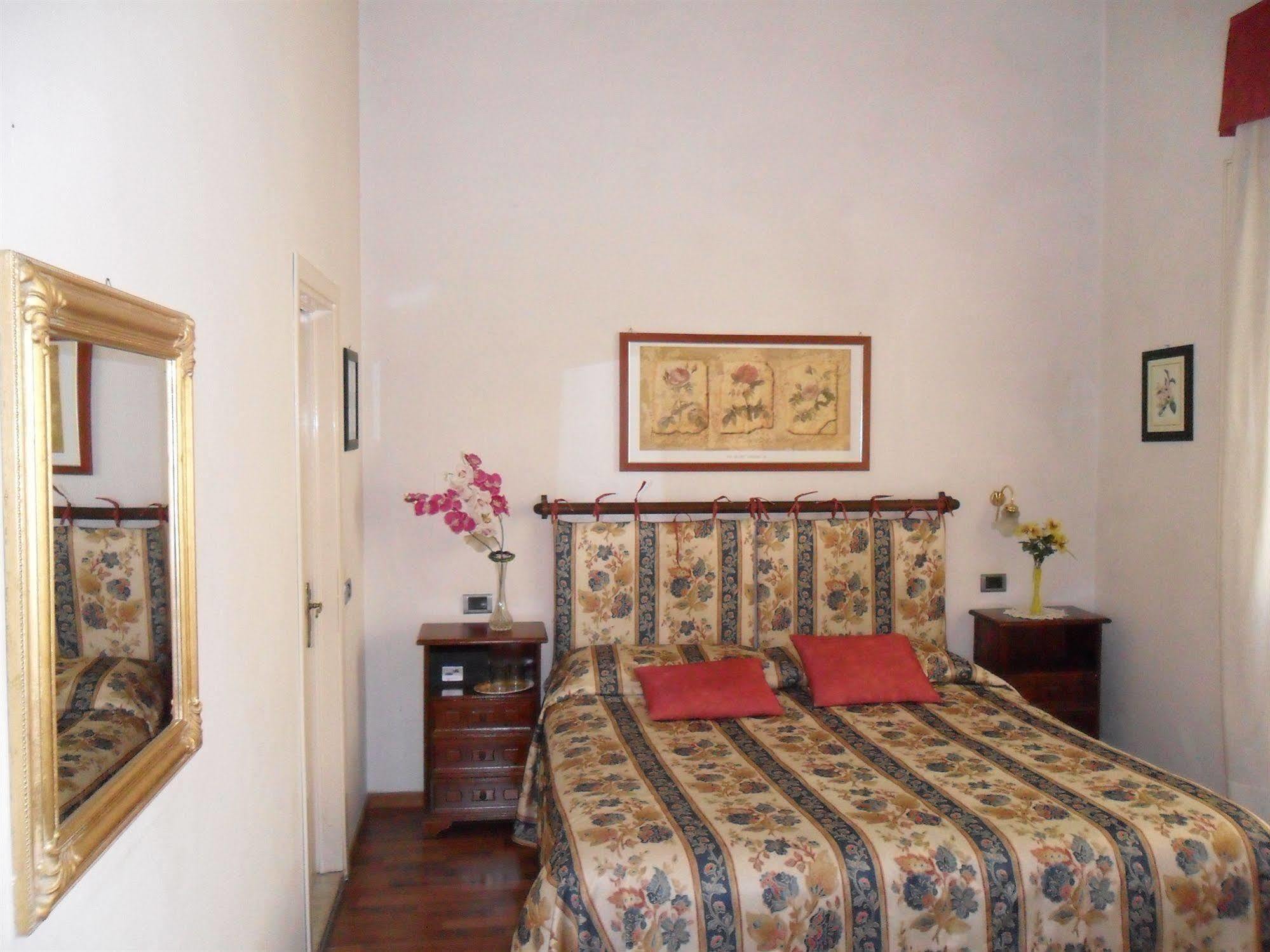 Piccolo Hotel Con Access Ztl !!! Nel Centro Storico Di Firenze !!! Exterior foto